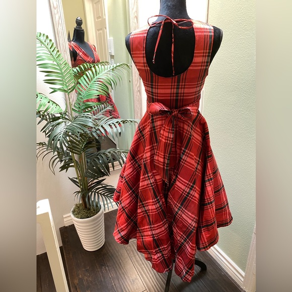 Gently worn Eva Franco dress. GORGEOUS fabric. Size 2 - Picture 2 of 11